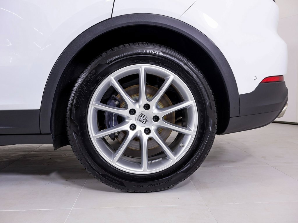 Used 2024 Porsche Cayenne image 24