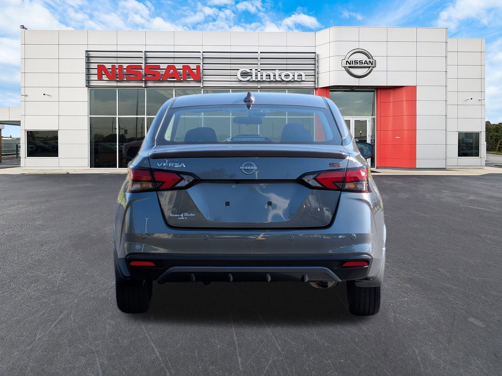 New 2025 Nissan Versa SR w/ Trunk Package FWD image 4