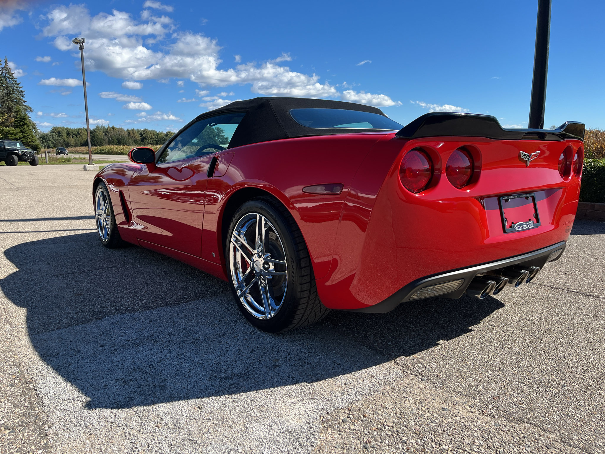 Used 2007 Chevrolet Corvette Convertible w/ Preferred Equipment Group RWD image 4
