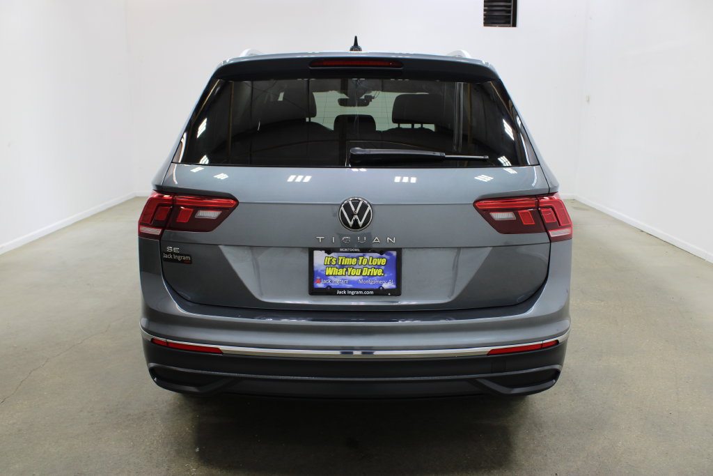 Used 2024 Volkswagen Tiguan SE w/ Panoramic Sunroof Package FWD image 4