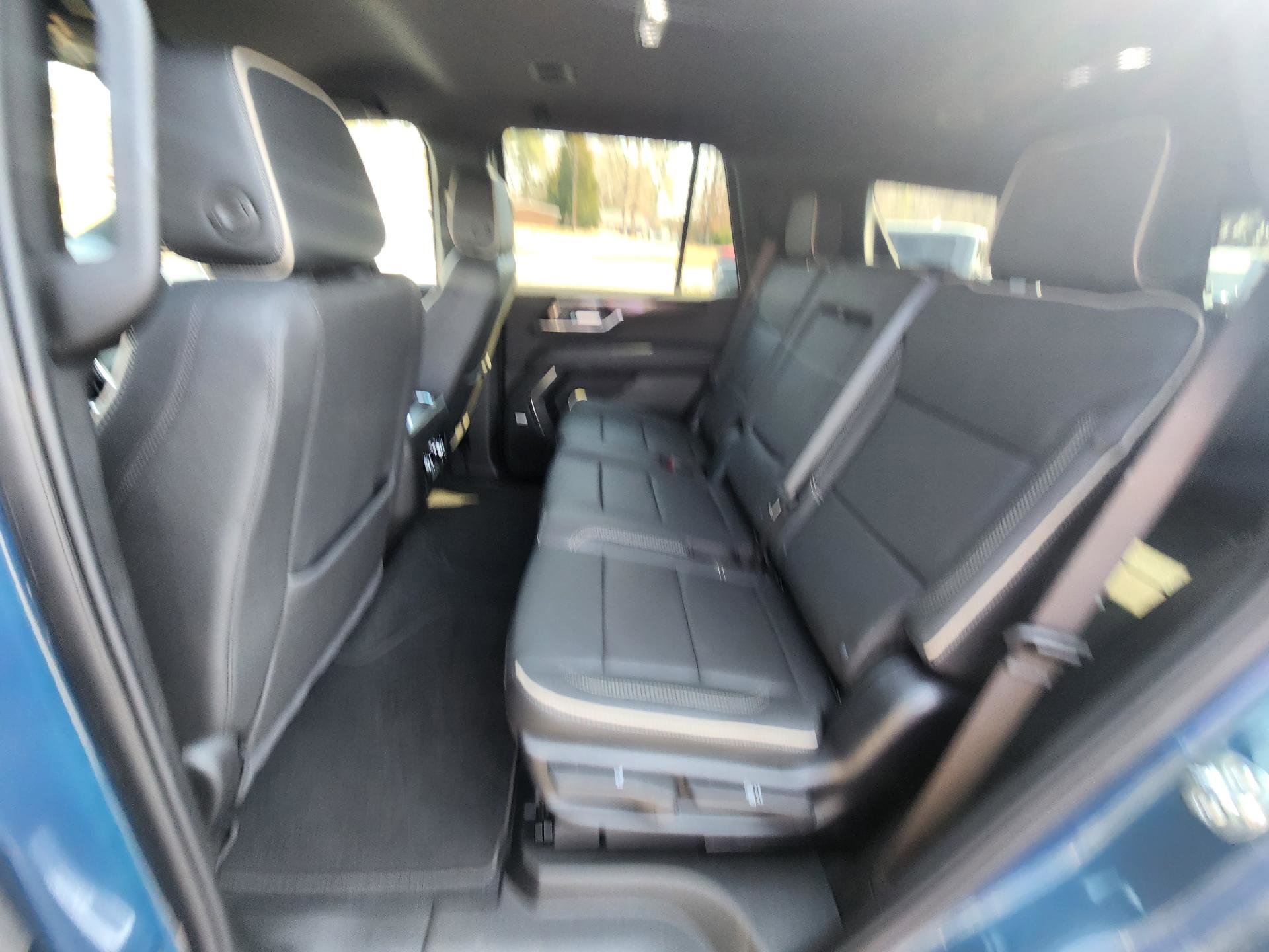 Used 2025 GMC Yukon Elevation AWD/4WD image 8