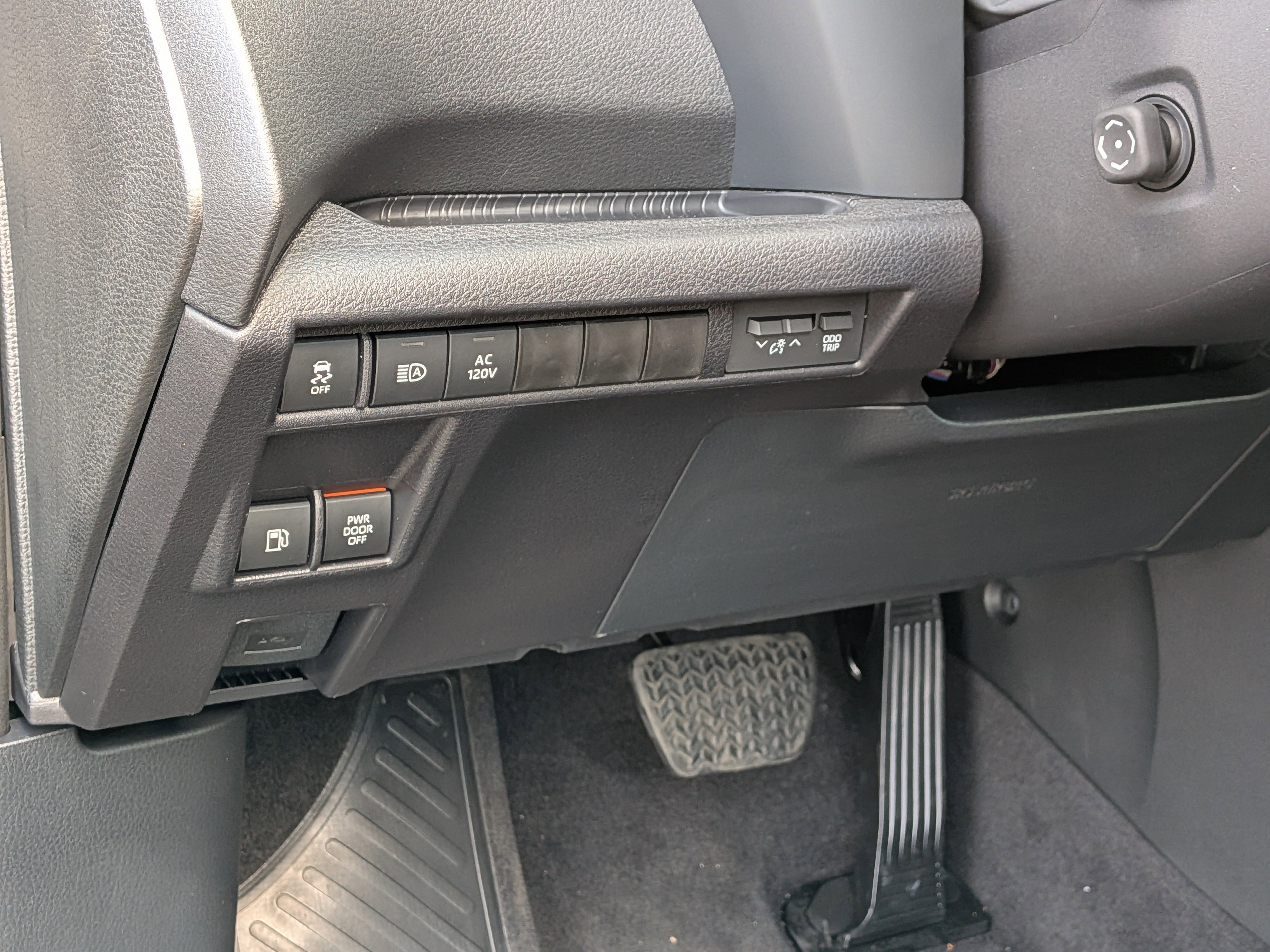 Used 2025 Toyota Sienna XSE w/ XSE Premium Package AWD/4WD image 16