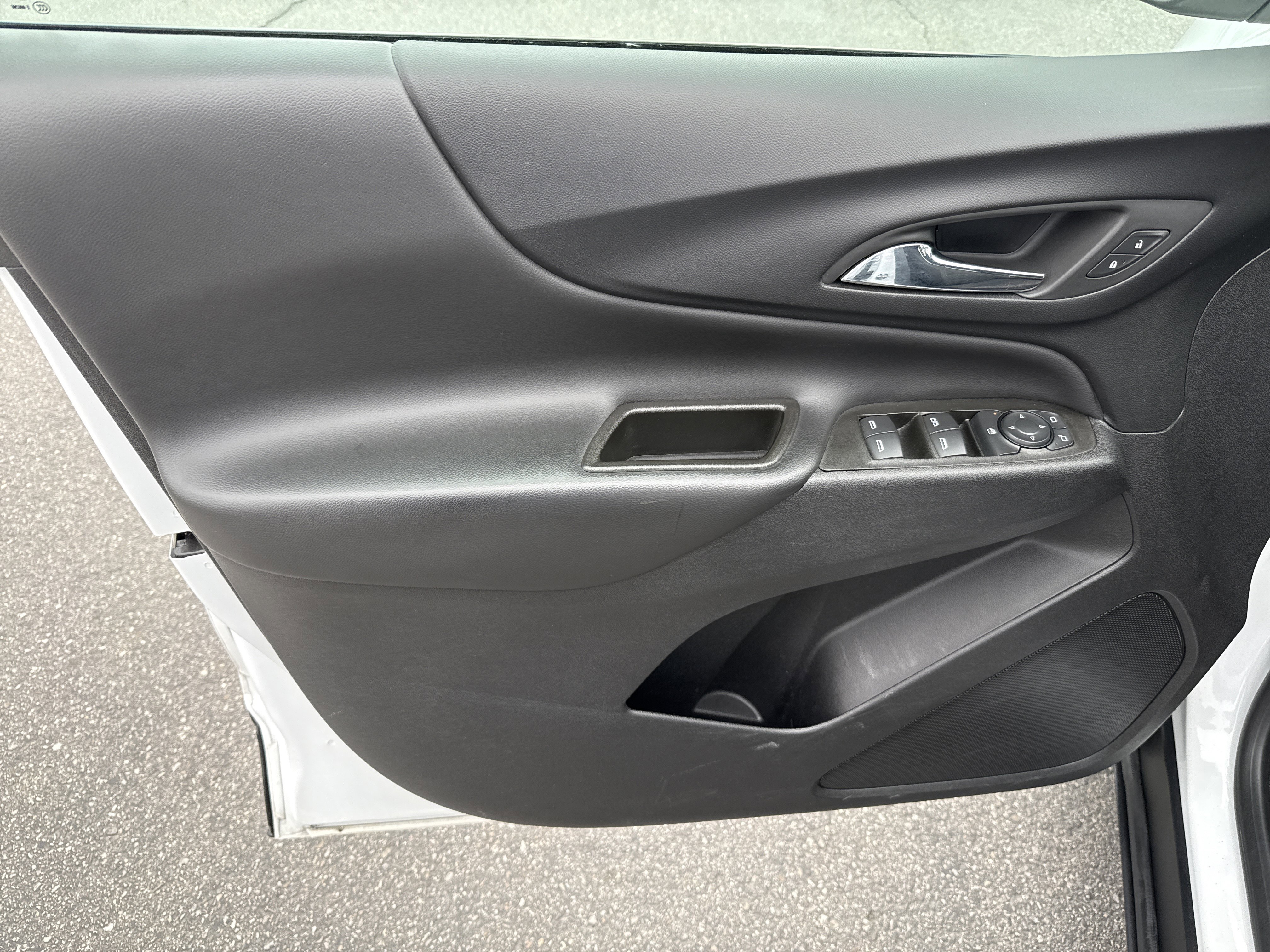 Used 2023 Chevrolet Equinox LT w/ LPO, Floor Liner Package AWD/4WD image 15