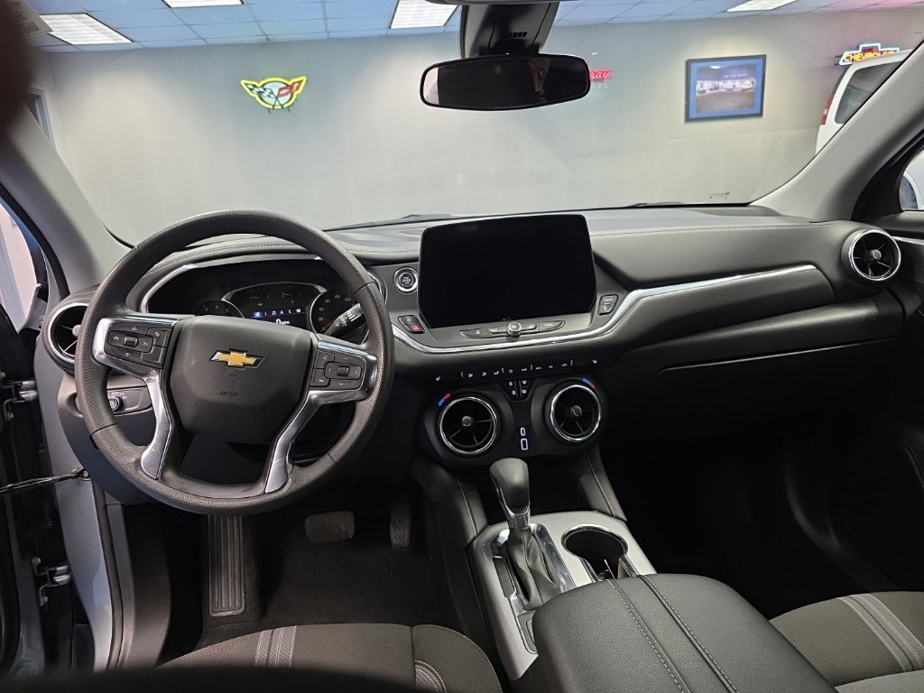 Certified 2025 Chevrolet Blazer LT FWD image 13
