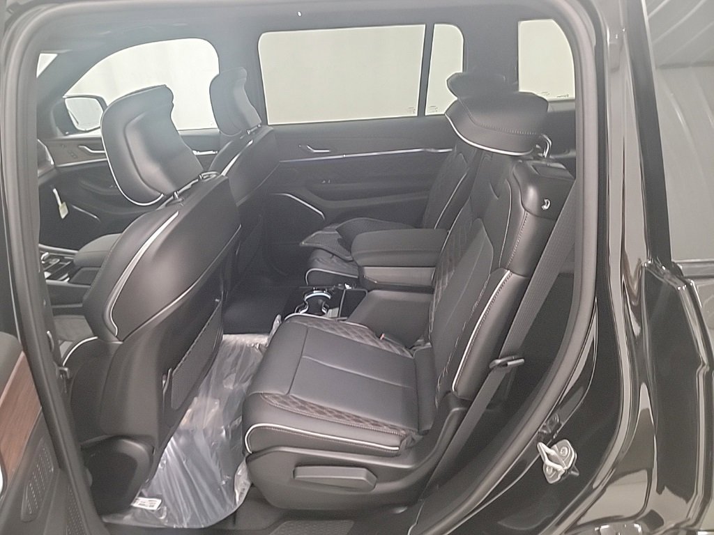 New 2025 Jeep Grand Cherokee L Summit image 11