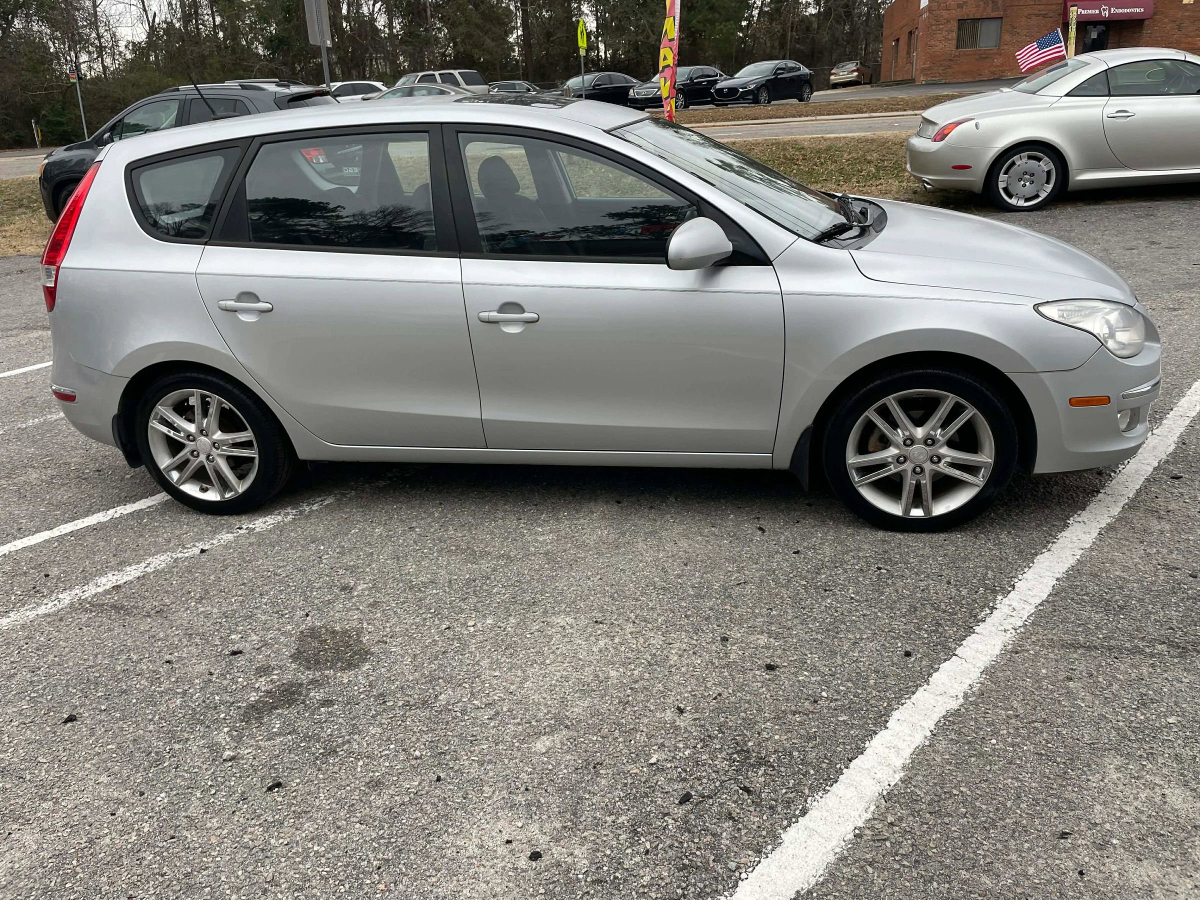 Used 2009 Hyundai Elantra w/ Premium-Sport Pkg 2 image 5