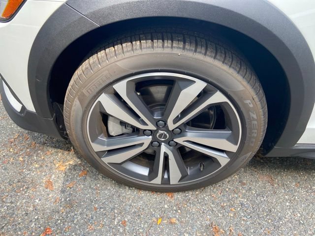 New 2026 Volvo V60 B5 Cross Country Plus w/ Protection Package Premier AWD/4WD image 9