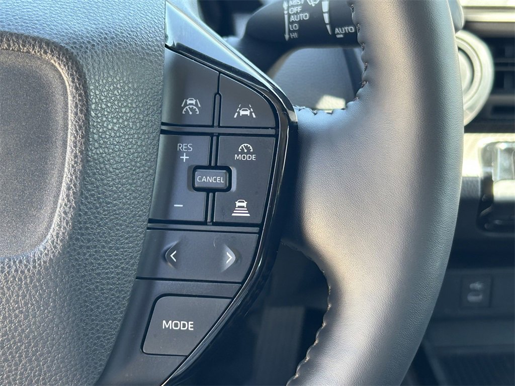 Used 2025 Toyota Prius XLE image 32