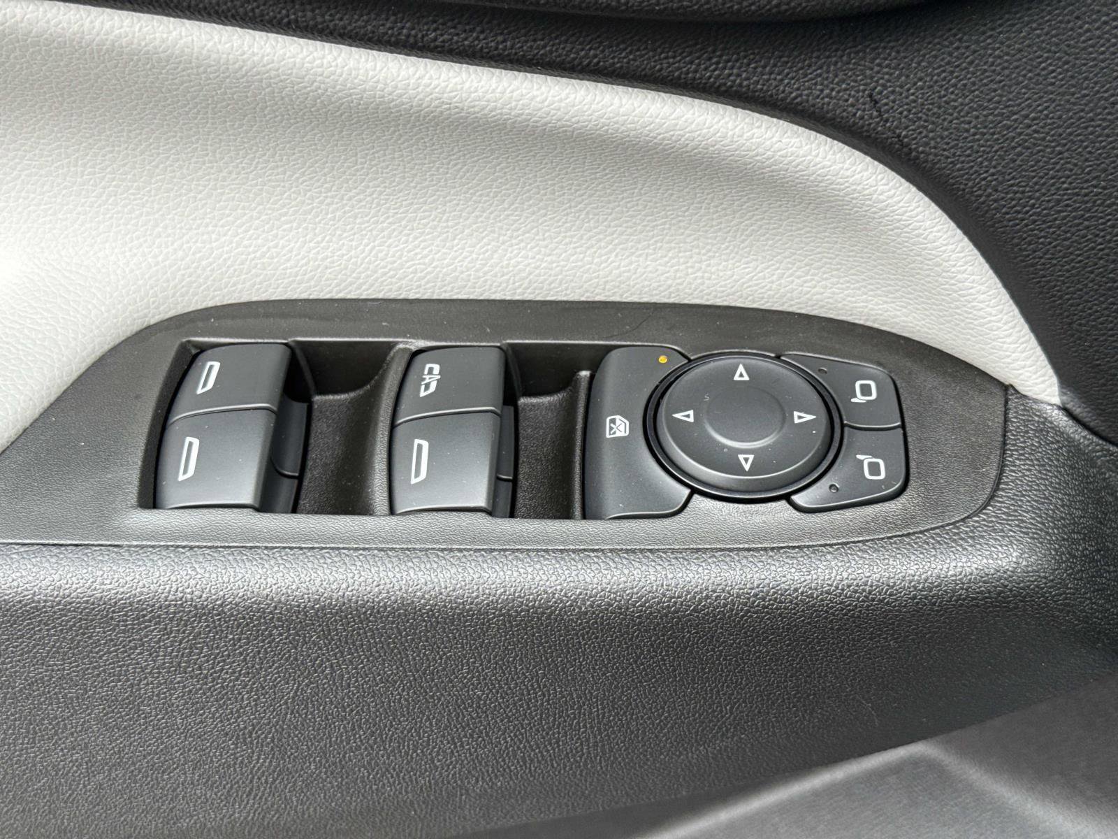 Used 2020 Chevrolet Equinox LS image 15