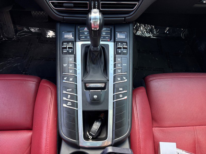 Used 2020 Porsche Macan AWD/4WD image 24