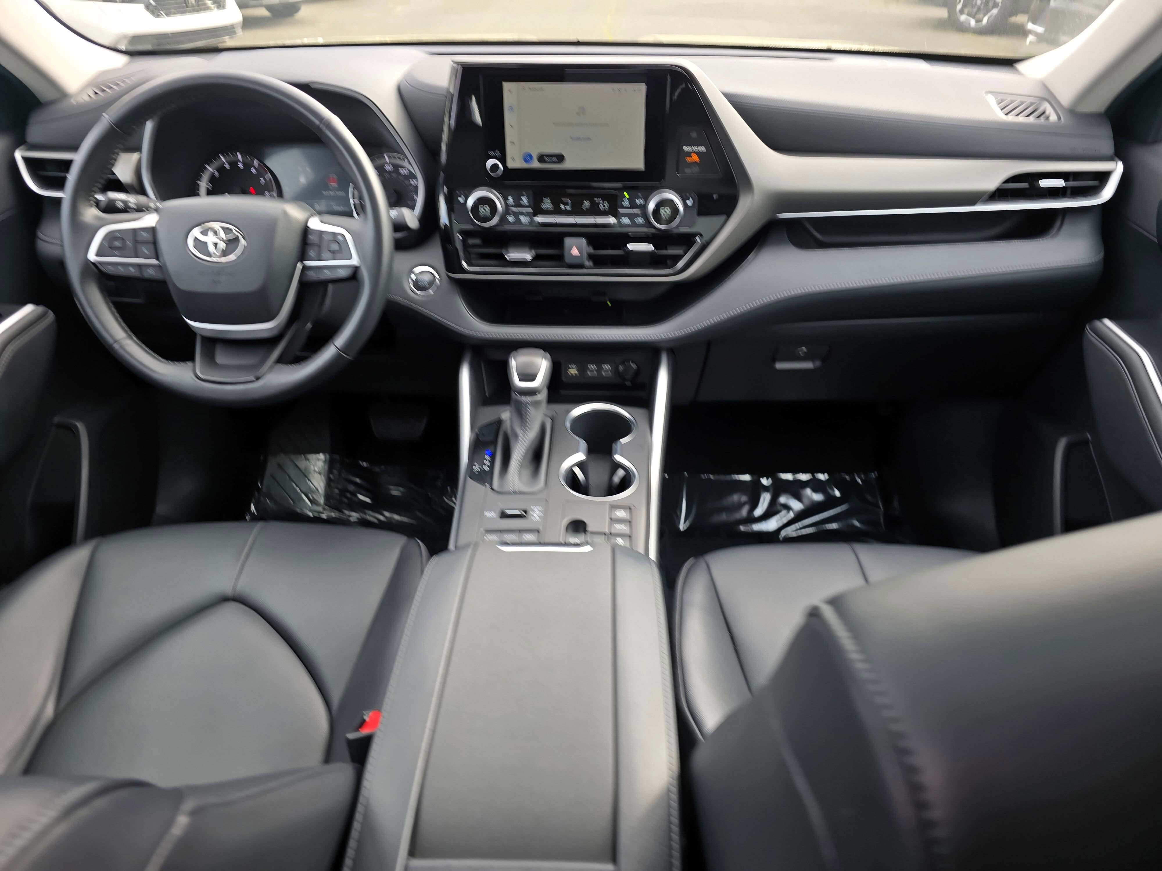 Used 2023 Toyota Highlander XLE AWD/4WD image 19
