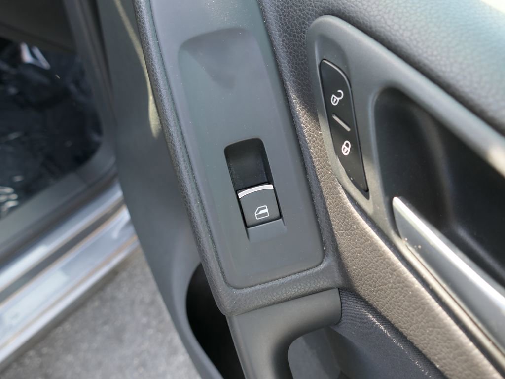 Used 2013 Volkswagen GTI 2-Door image 21