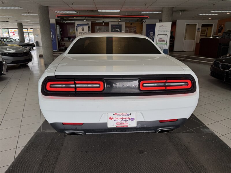 Used 2016 Dodge Challenger SXT RWD image 7