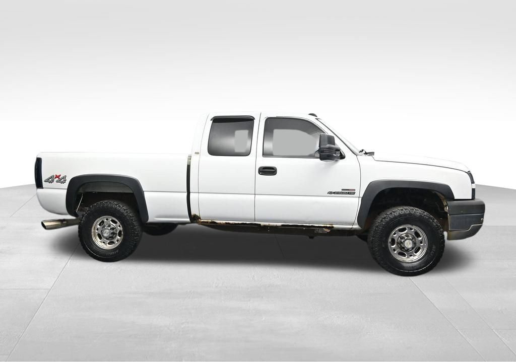 Used 2005 Chevrolet Silverado 2500 W/T w/ Heavy-Duty Power Package AWD/4WD image 6