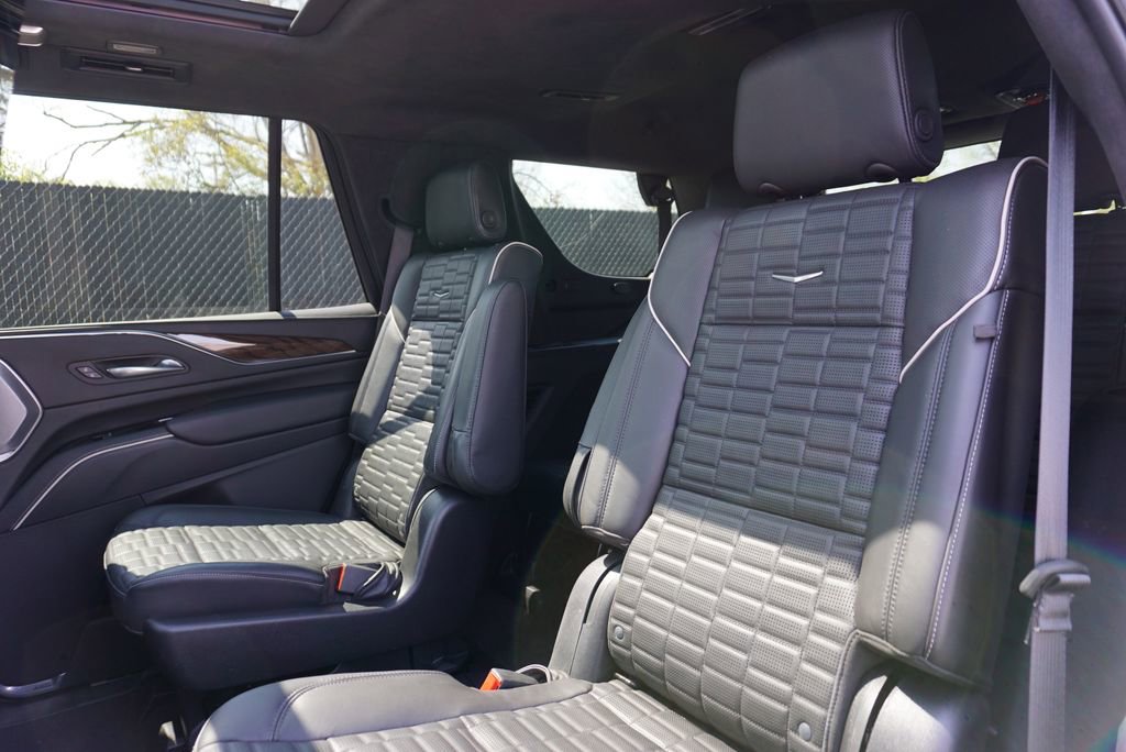 Used 2022 Cadillac Escalade Sport Platinum w/ LPO, ONYX Package image 32