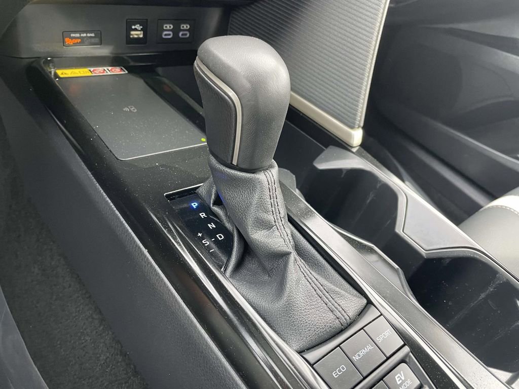 Used 2025 Toyota Camry SE w/ Convenience Package image 43