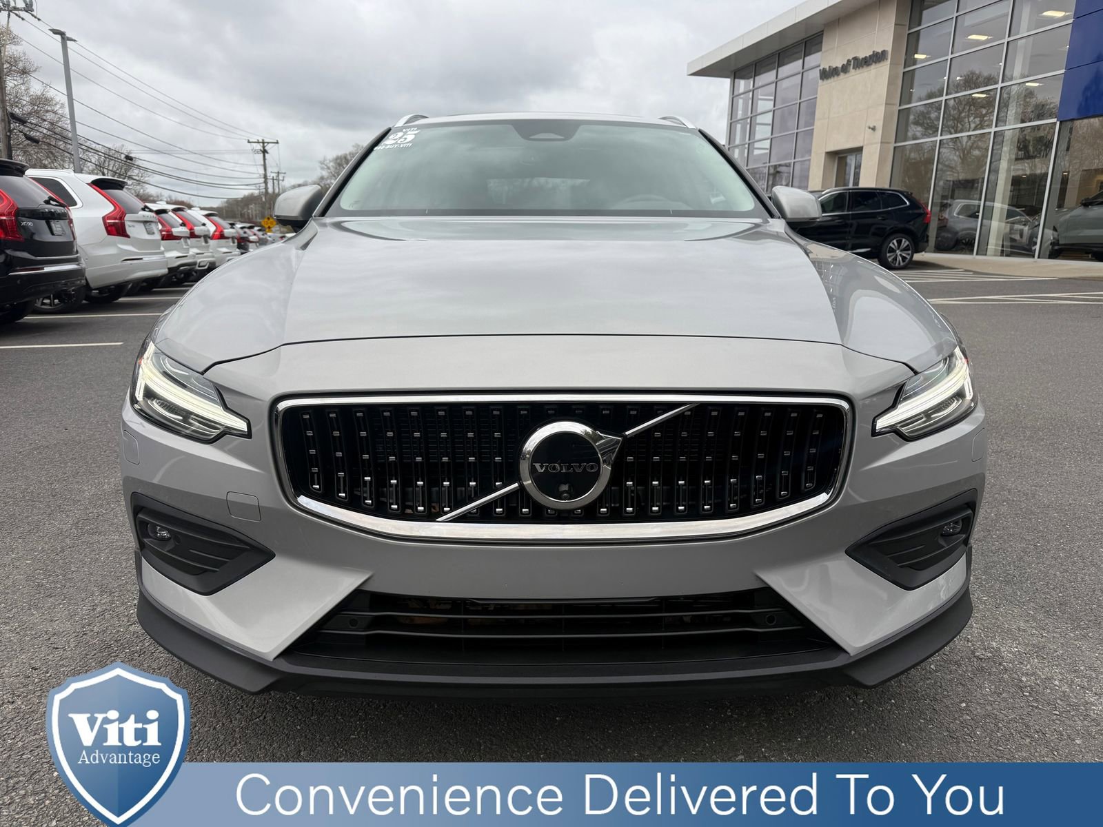 Used 2025 Volvo V60 B5 Cross Country Plus AWD/4WD image 3