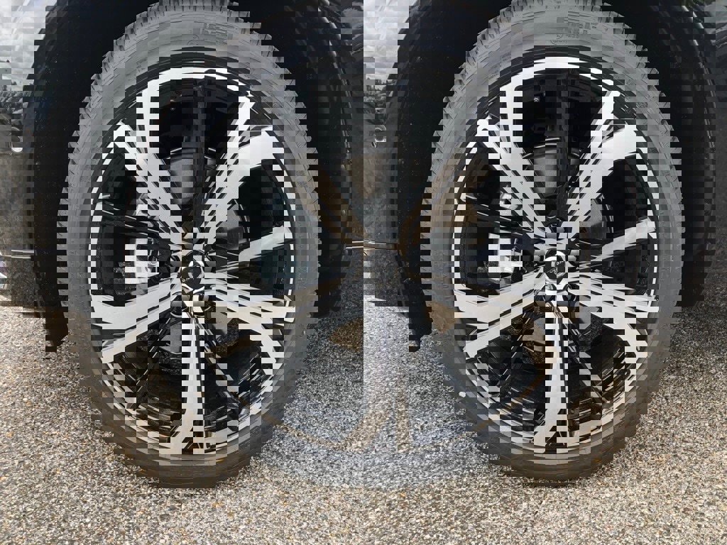 Used 2025 Volvo XC60 B5 Ultra w/ Protection Package Premier image 9