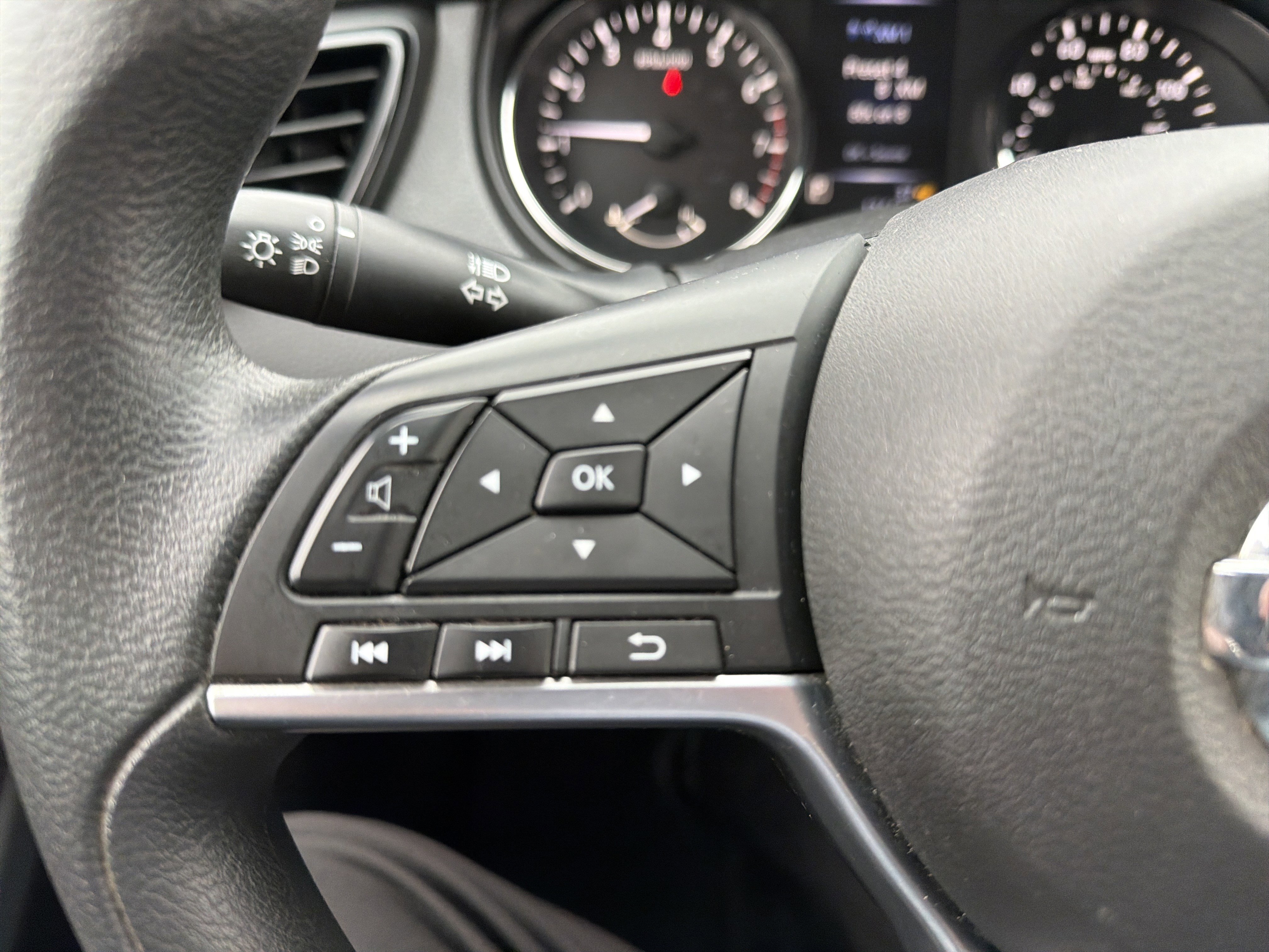 Used 2017 Nissan Rogue Sport S w/ S Appearance Package image 19