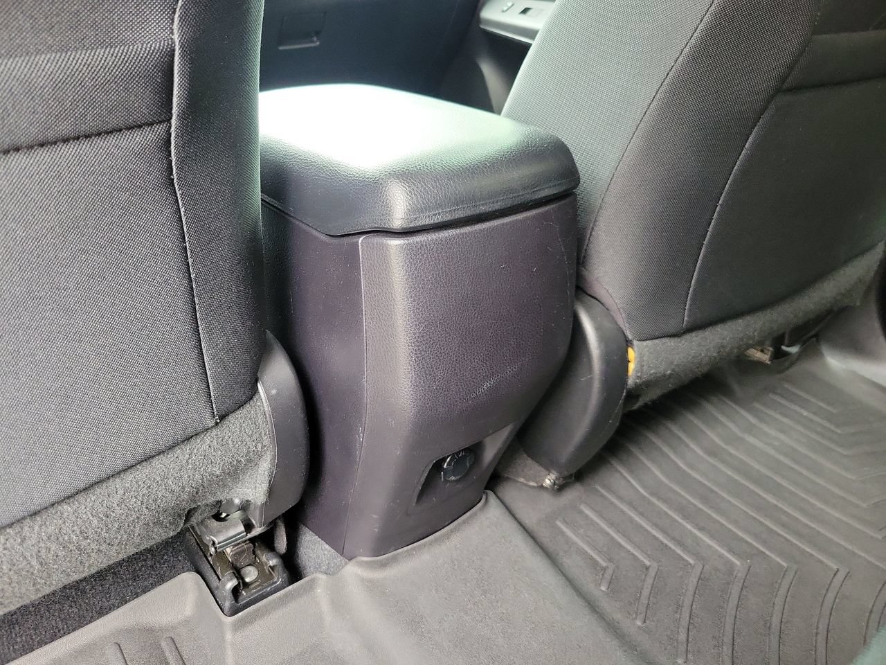 Used 2017 Toyota RAV4 LE FWD image 11