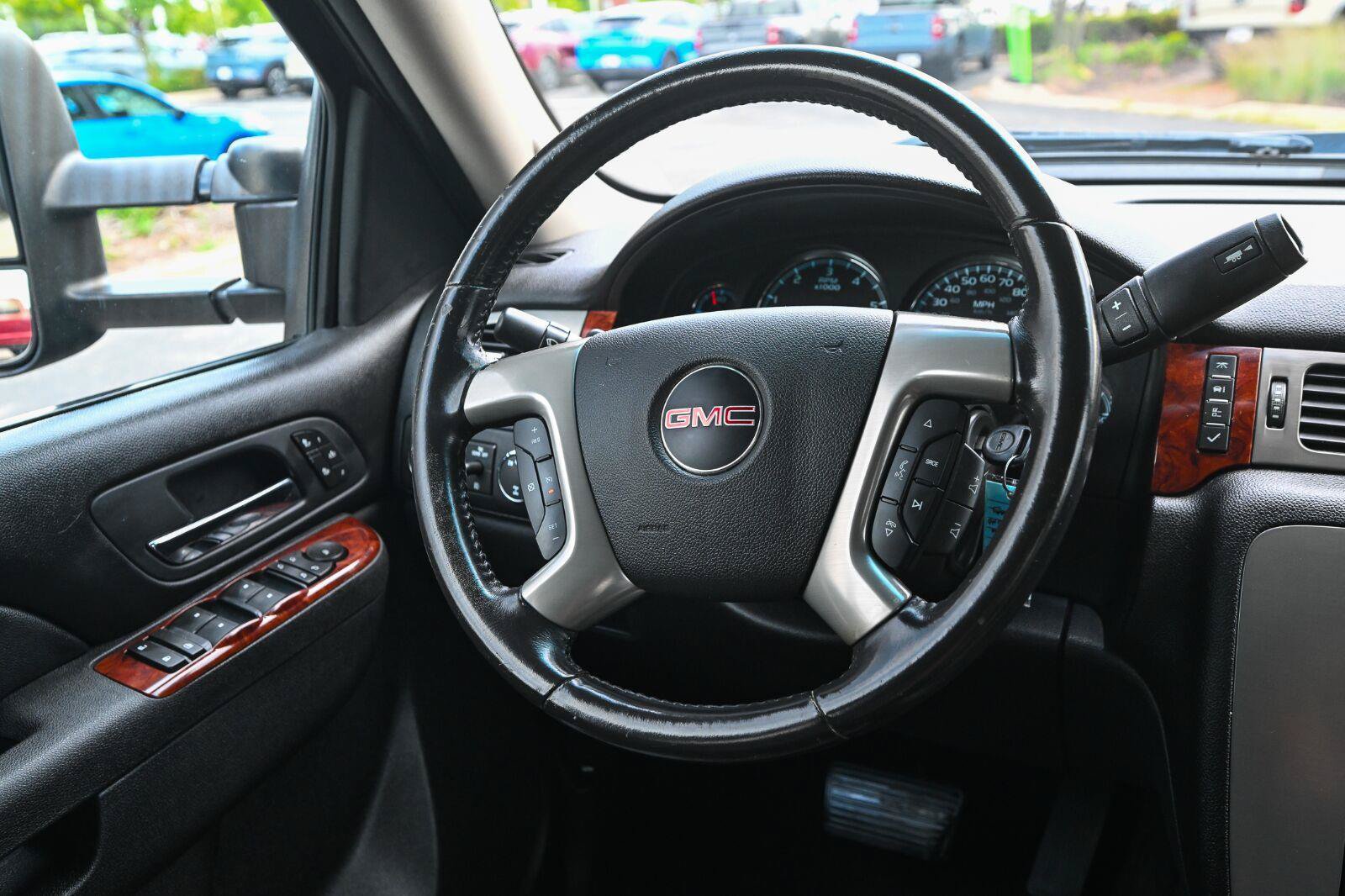 Used 2013 GMC Sierra 2500 SLT w/ SLT Convenience Package AWD/4WD image 30