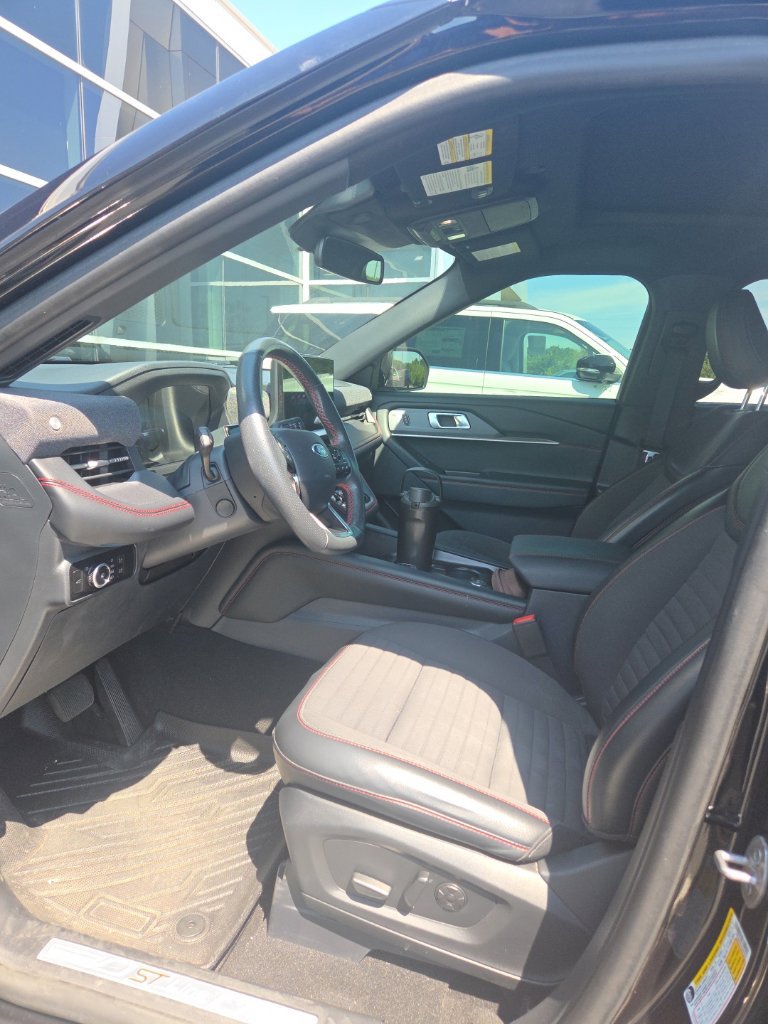 Used 2025 Ford Explorer ST-Line w/ Premium Package AWD/4WD image 6