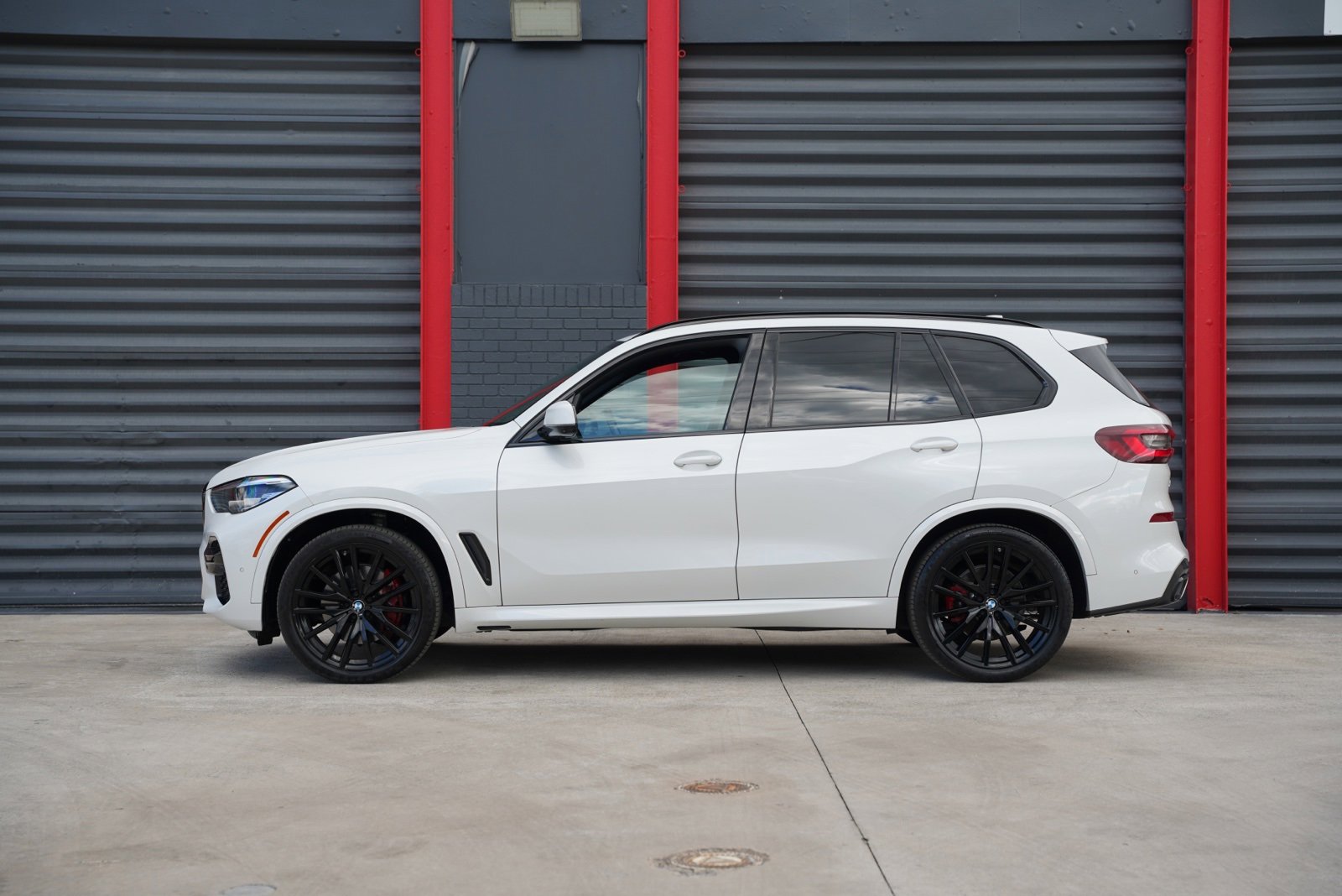 Used 2022 BMW X5 sDrive40i w/ M Sport Package image 4