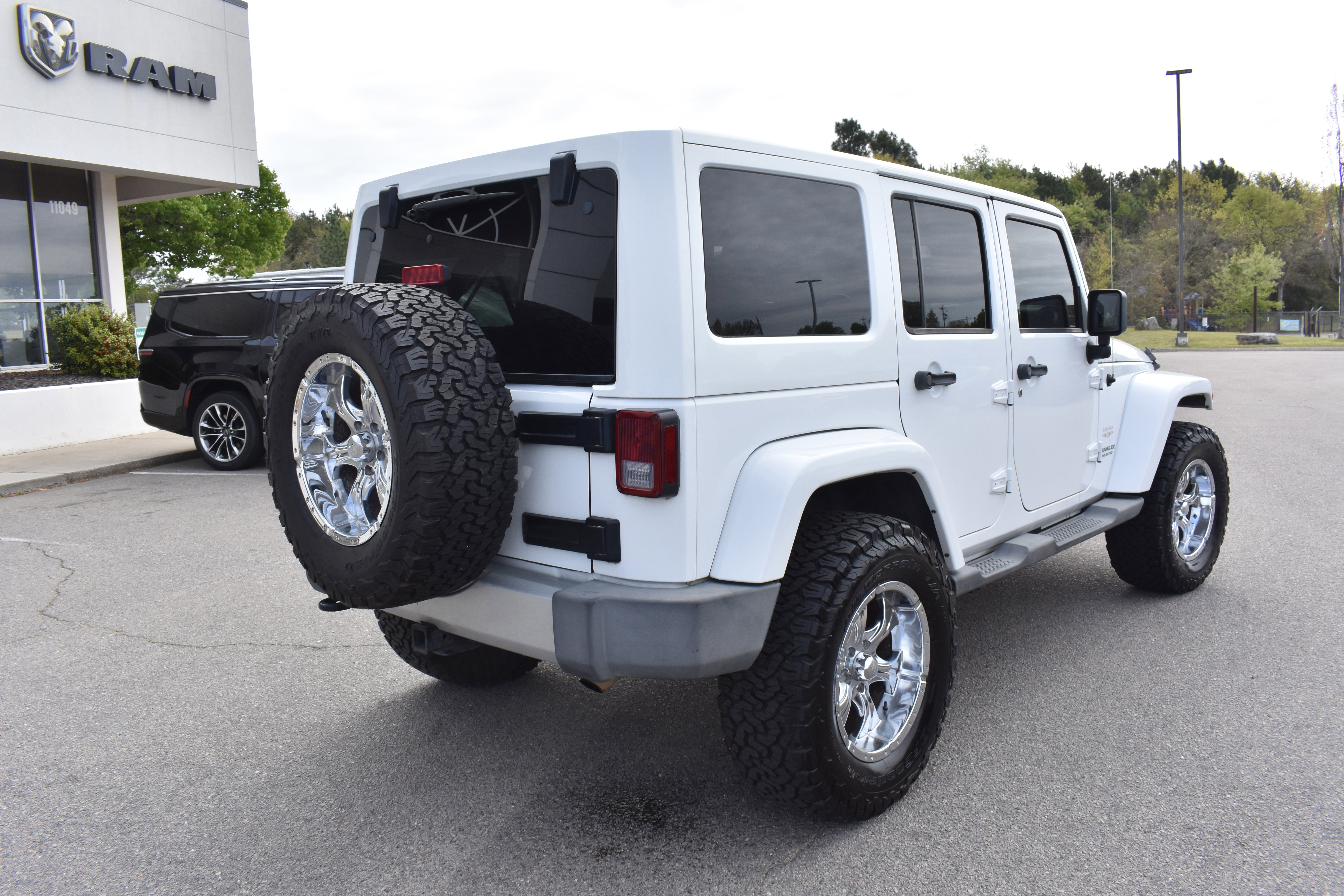 Used 2011 Jeep Wrangler Unlimited Sahara w/ Dual Top Group image 9