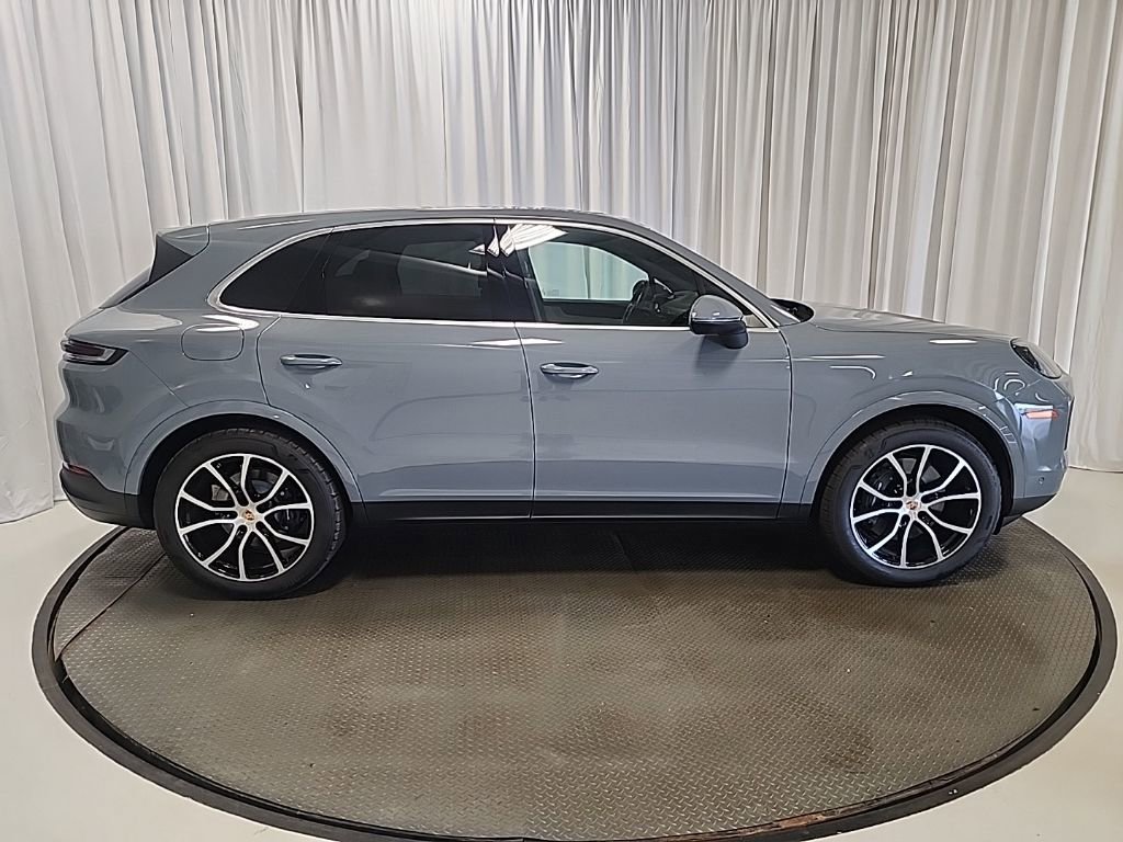 Certified 2025 Porsche Cayenne AWD/4WD image 37