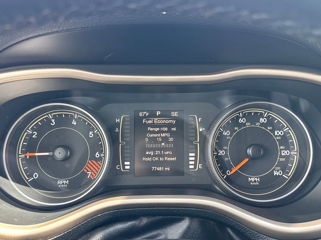 Used 2015 Jeep Cherokee Latitude AWD/4WD image 16