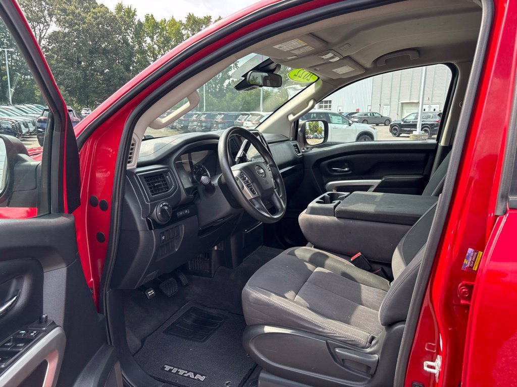 Used 2022 Nissan Titan SV RWD image 5