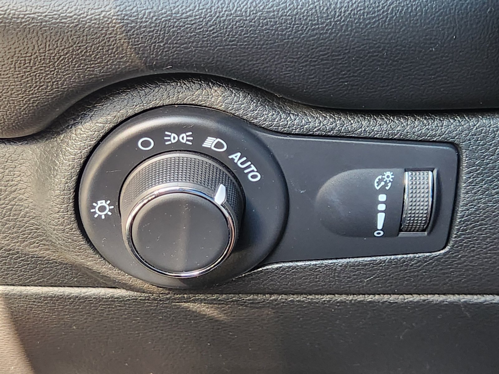 Used 2025 Dodge Durango GT AWD/4WD image 26