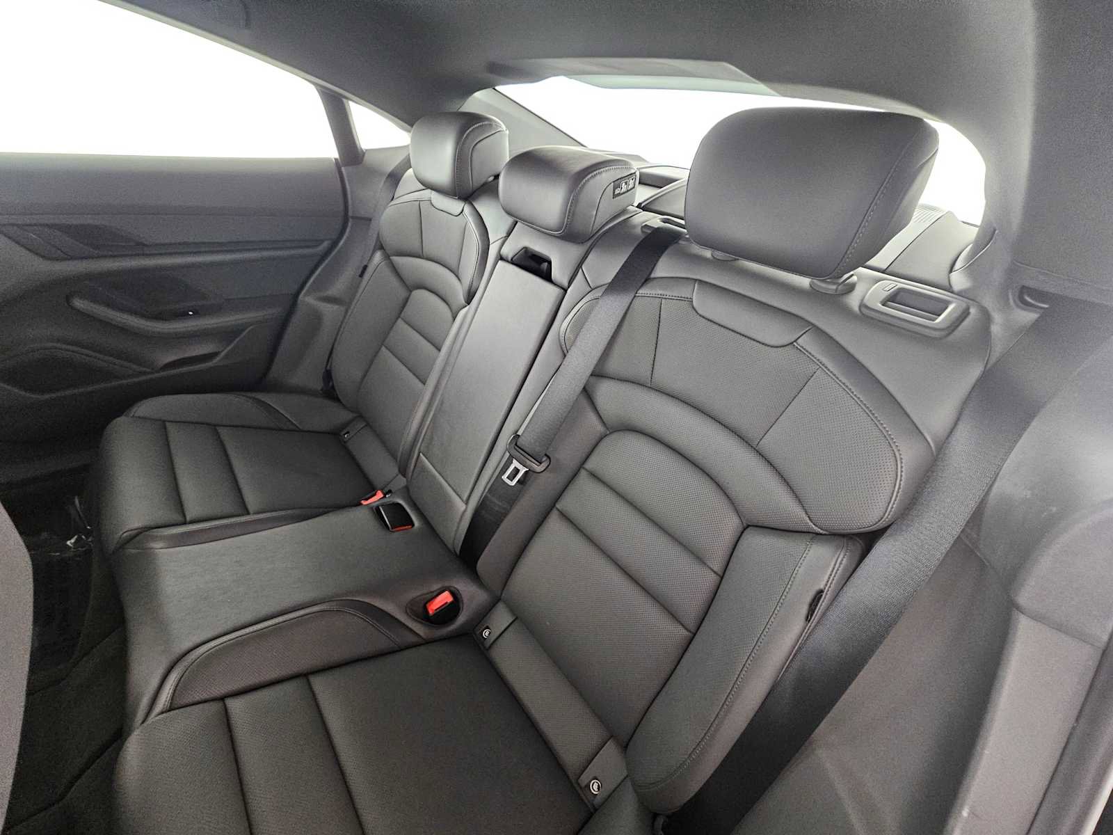 Used 2021 Porsche Taycan image 17