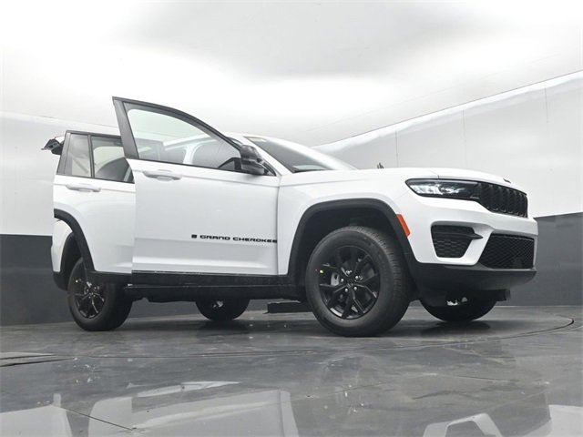 New 2025 Jeep Grand Cherokee Altitude image 62