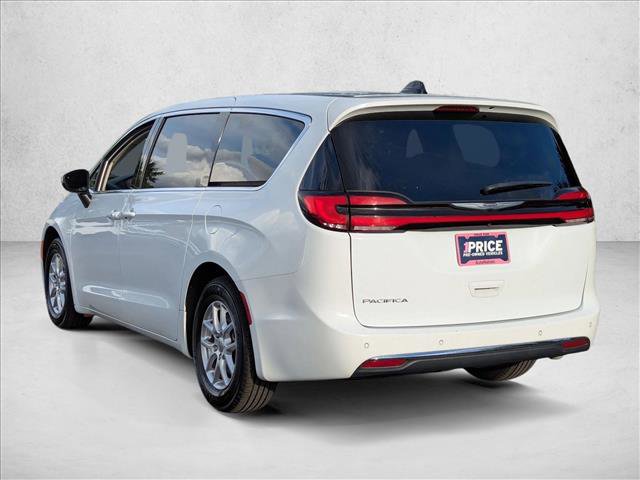 Used 2023 Chrysler Pacifica Touring-L image 8