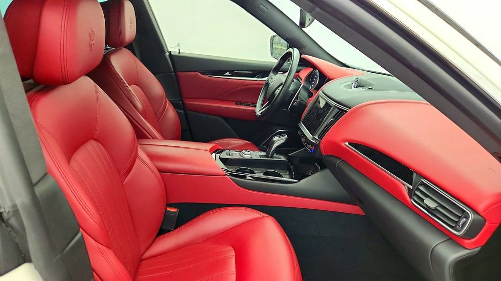 Used 2023 Maserati Levante GT image 25