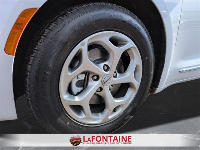 Certified 2023 Chrysler Pacifica Limited image 34