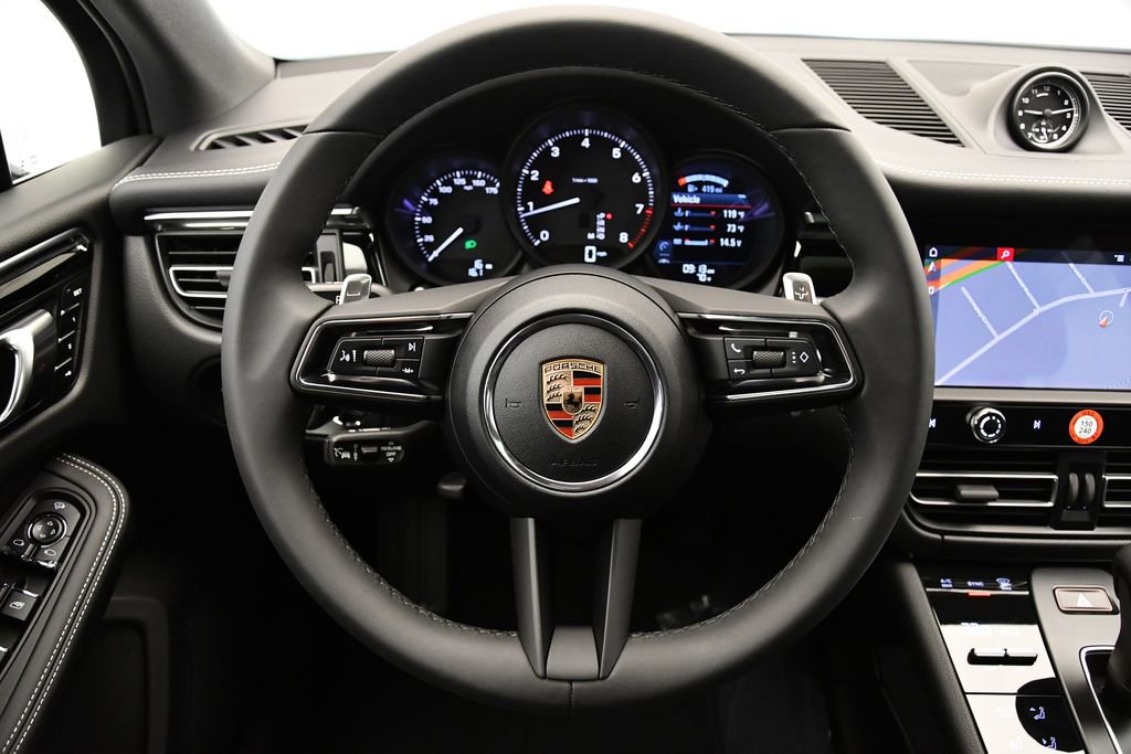 Certified 2025 Porsche Macan image 25