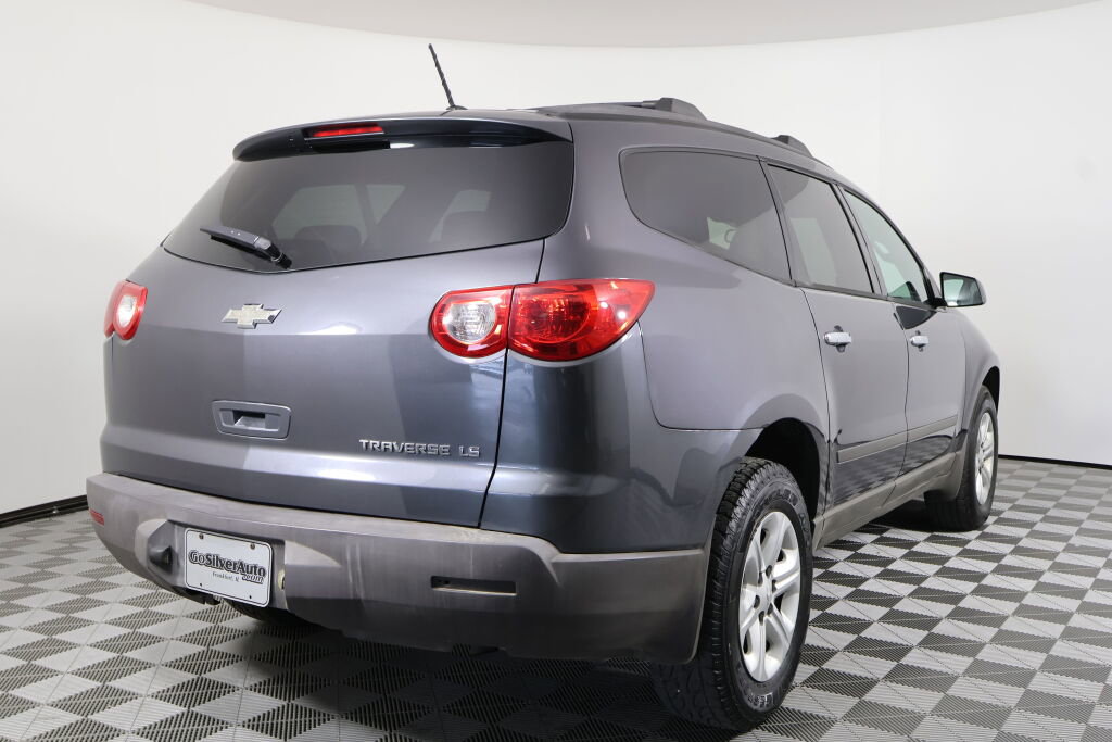 Used 2012 Chevrolet Traverse LS image 2