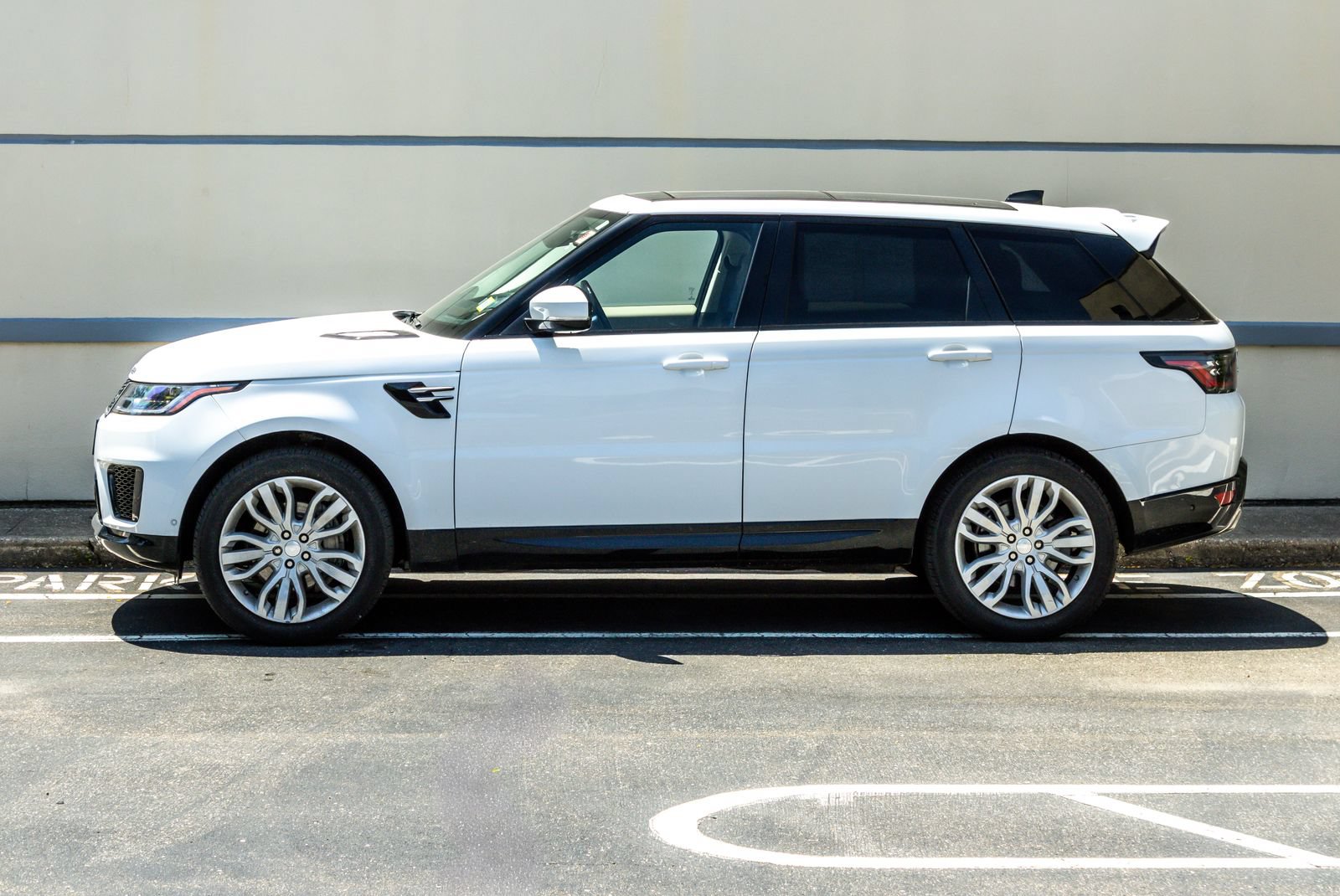 Used 2019 Land Rover Range Rover Sport HSE AWD/4WD image 4