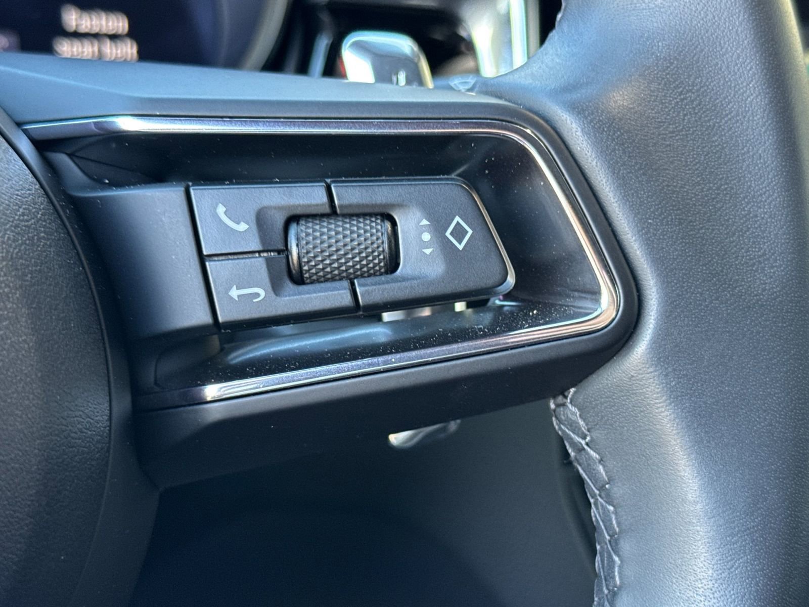 Certified 2025 Porsche Macan image 29