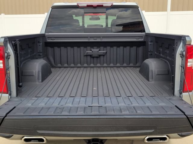 Used 2025 Chevrolet Silverado 1500 High Country AWD/4WD image 9