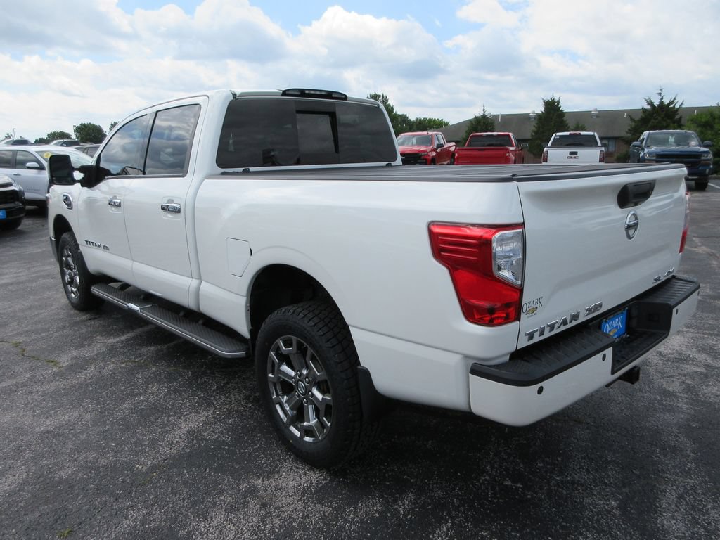 Used 2017 Nissan Titan SL w/ Chrome Package AWD/4WD image 3