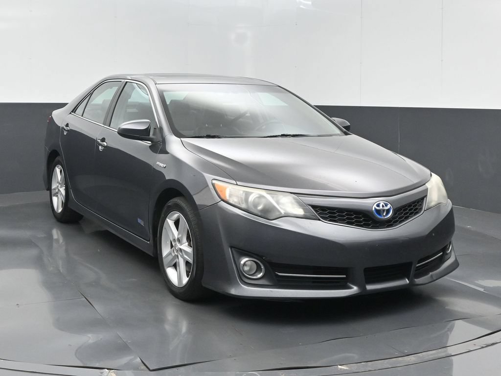 Used 2014 Toyota Camry SE w/ Moonroof Package FWD image 3