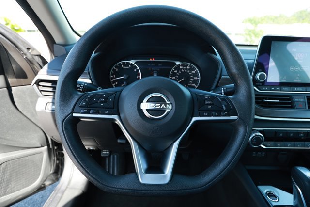 Used 2024 Nissan Altima 2.5 SV FWD image 11
