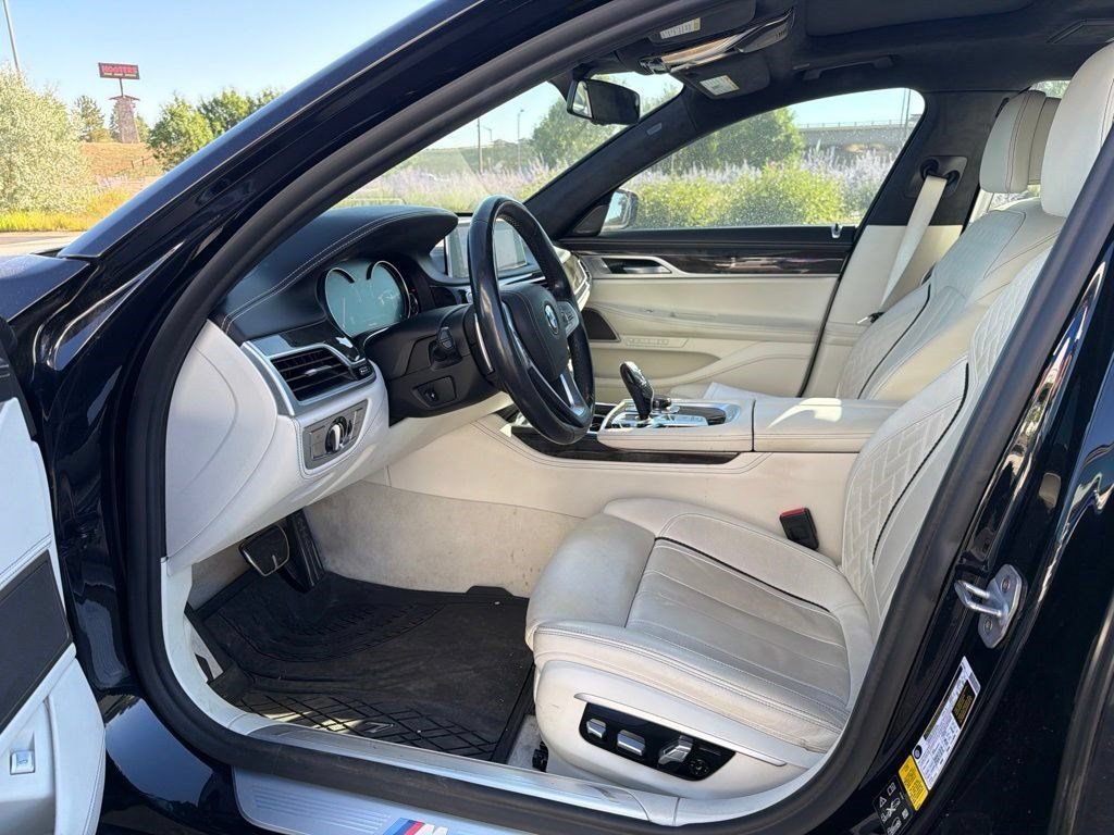Used 2019 BMW 750i xDrive w/ Autobahn Package AWD/4WD image 10