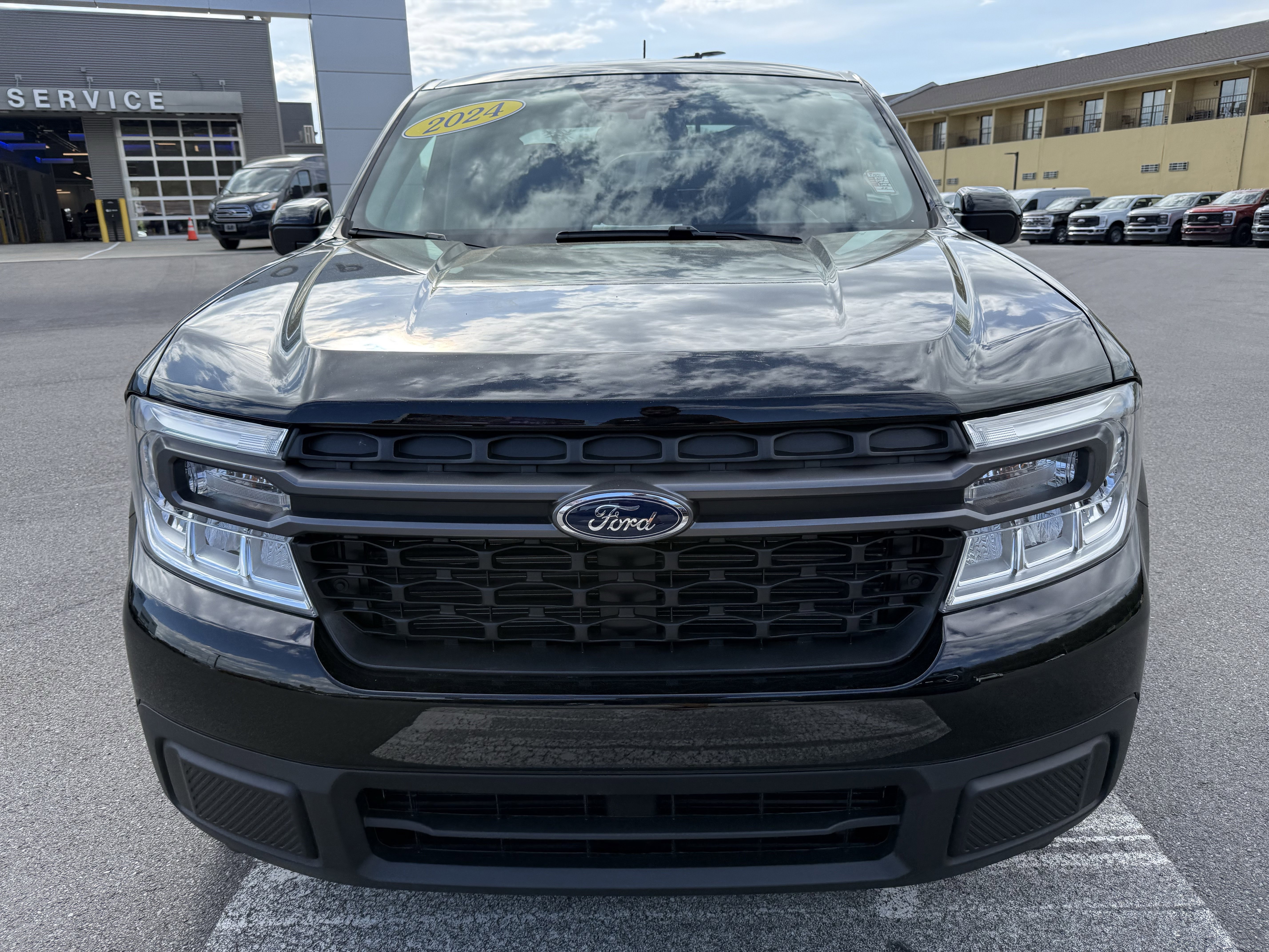 Used 2024 Ford Maverick XLT w/ XLT Luxury Package FWD image 2