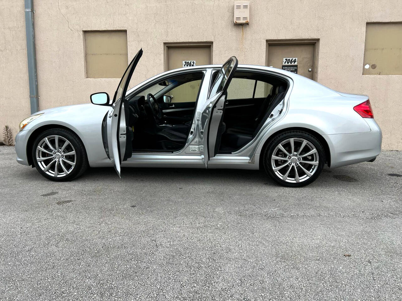 Used 2013 INFINITI G37 x Sedan w/ Premium Pkg image 19