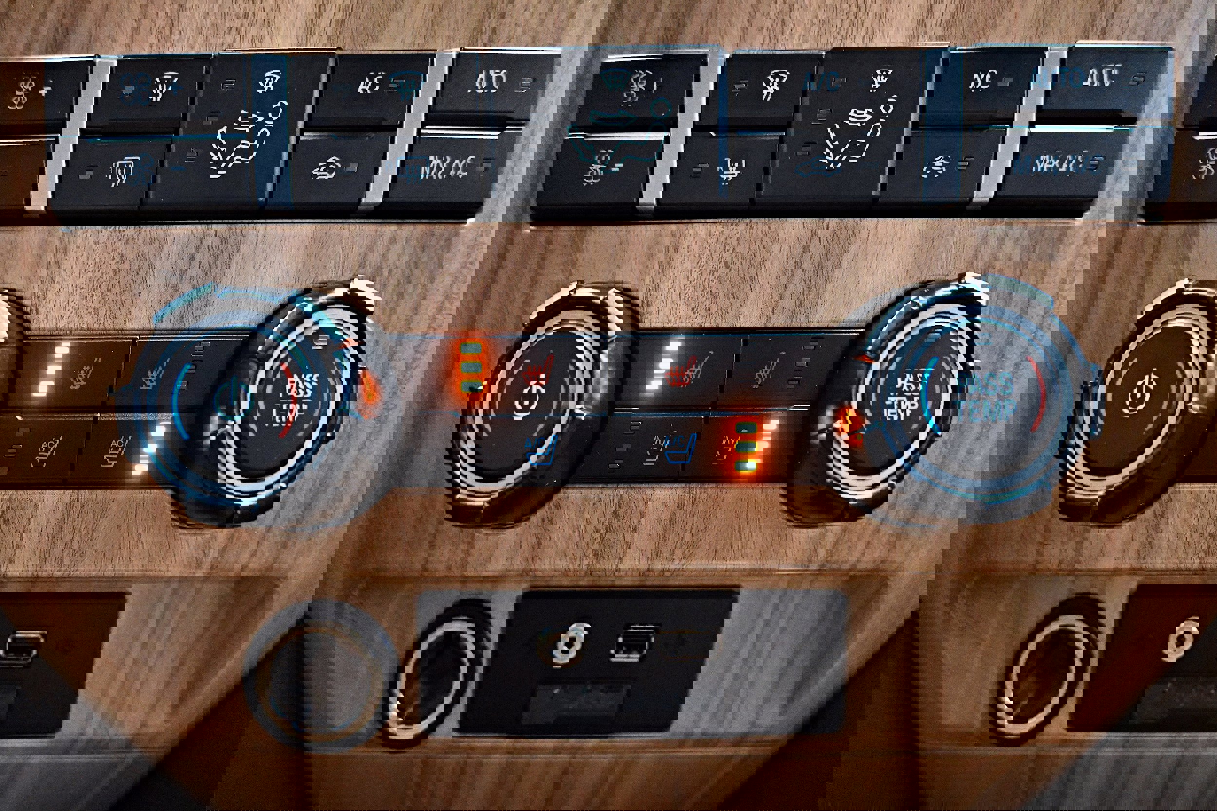 Used 2011 Ford F150 Lariat w/ Max Trailer Tow Pkg image 9