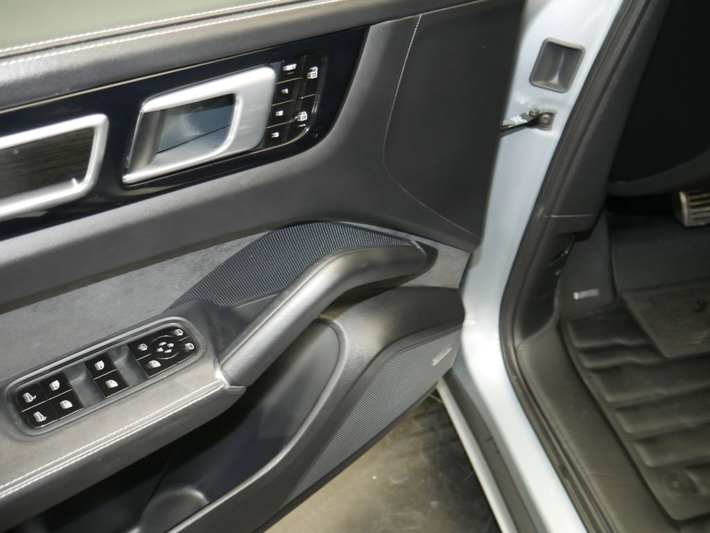 Certified 2021 Porsche Cayenne GTS AWD/4WD image 5